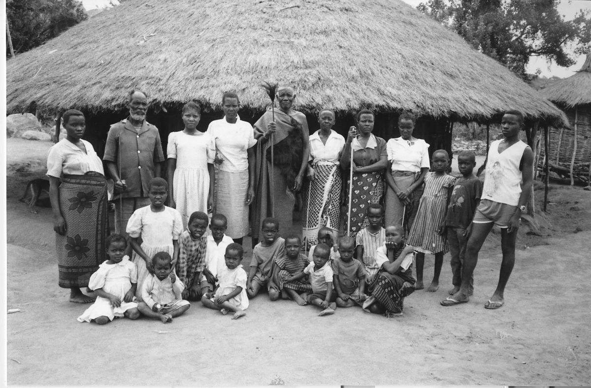 Photograph of Ikota Mwisagija and Kiyarata Mzumari at Kihumbo